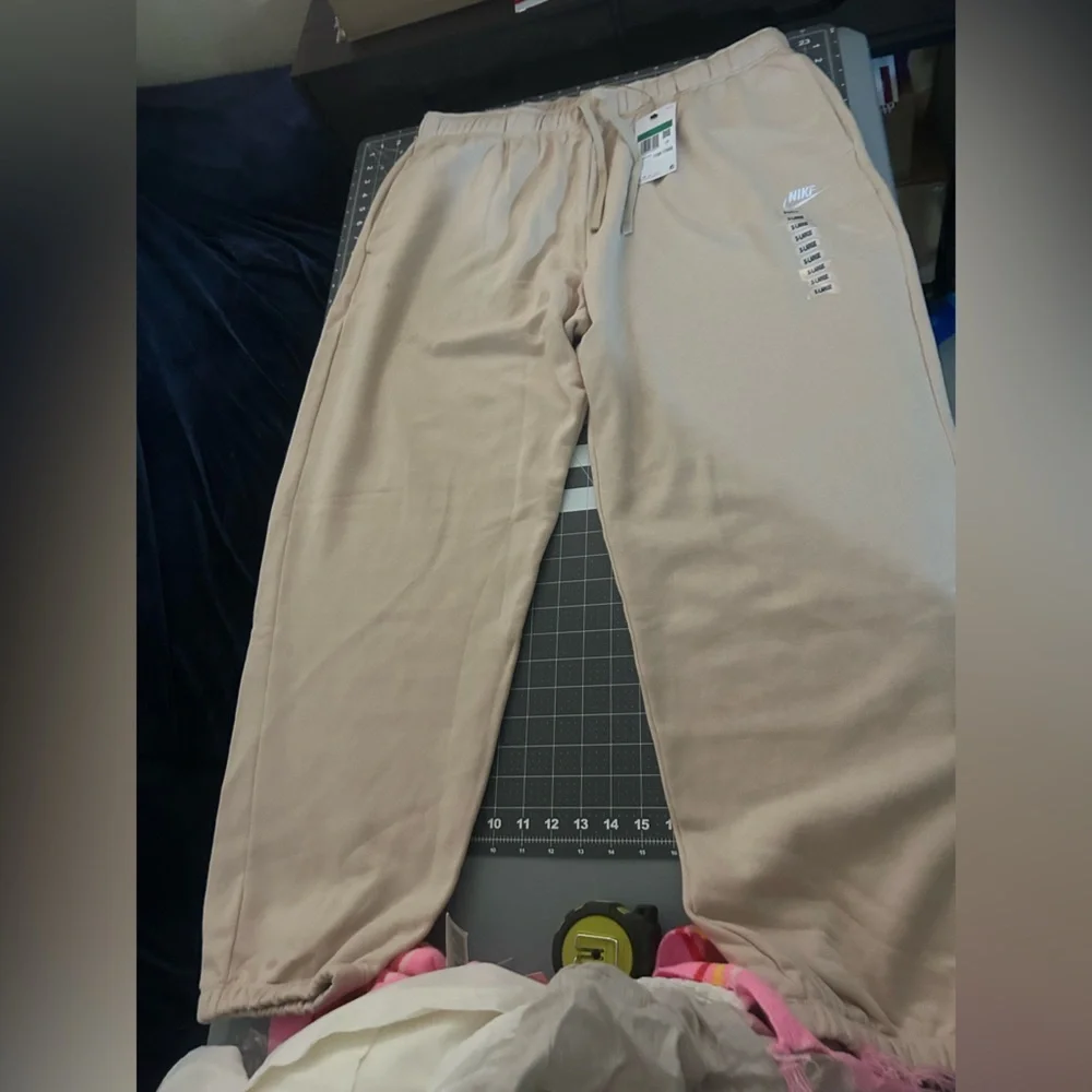 Nike Men's Beige Sweatpants